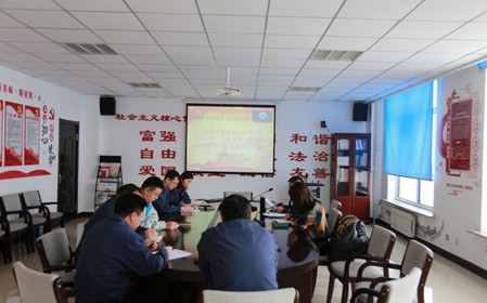 標(biāo)題：華德牧草公司黨委召開2023年第四季度理論中心組學(xué)習(xí)會(huì)暨“開拓進(jìn)取、揚(yáng)長(zhǎng)補(bǔ)短、 提升質(zhì)量、促進(jìn)發(fā)展”大討論
瀏覽次數(shù)：1221
發(fā)表時(shí)間：2023-12-20