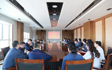 標(biāo)題：華德牧草公司召開(kāi)2024年全面從嚴(yán)治黨工作會(huì)議
瀏覽次數(shù)：1186
發(fā)表時(shí)間：2024-04-01